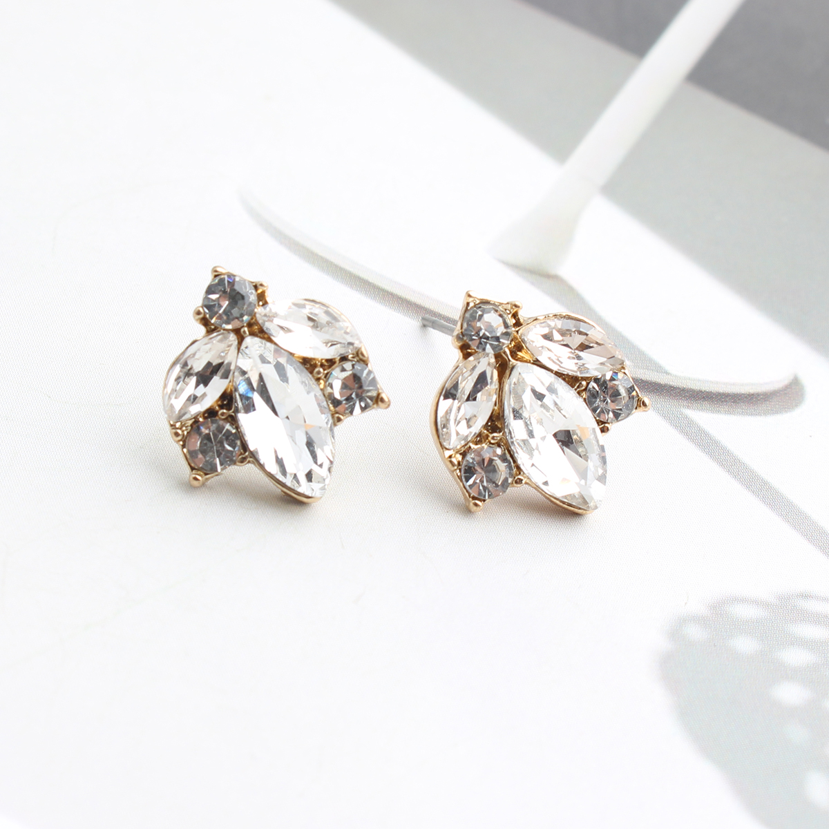 1 Pair Elegant Leaves Plating Inlay Alloy Crystal Rhinestones Gold Plated Ear Studs display picture 9