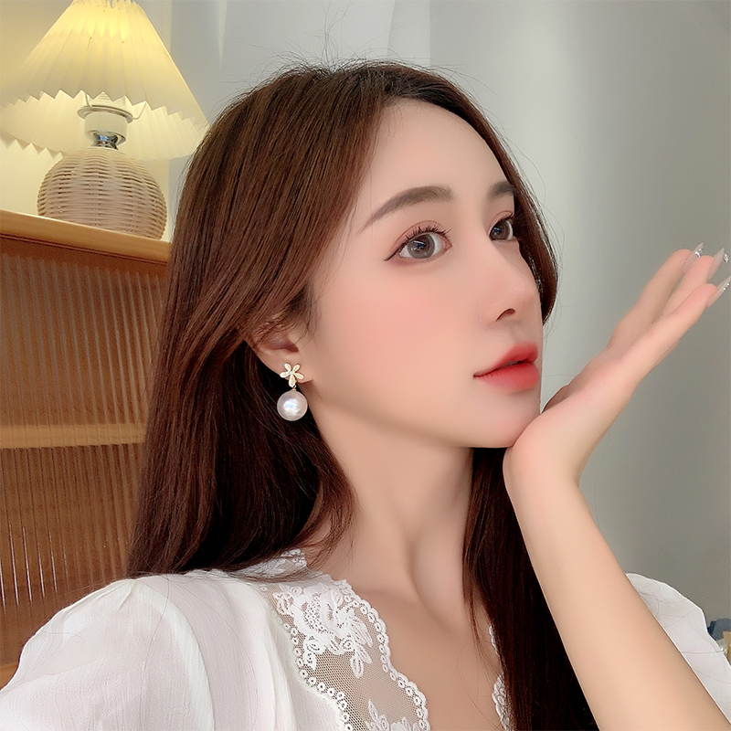 1 Pair Elegant Flower Plating Inlay Alloy Artificial Gemstones Artificial Pearls Gold Plated Drop Earrings display picture 7