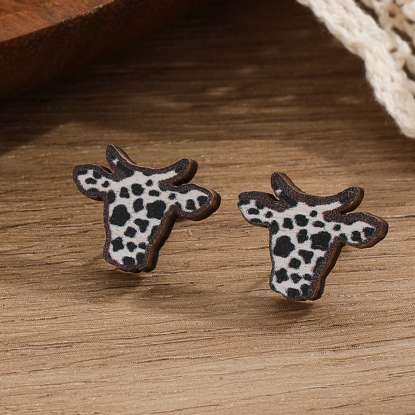 1 Pair Simple Style Commute Cattle Wood Ear Studs display picture 1