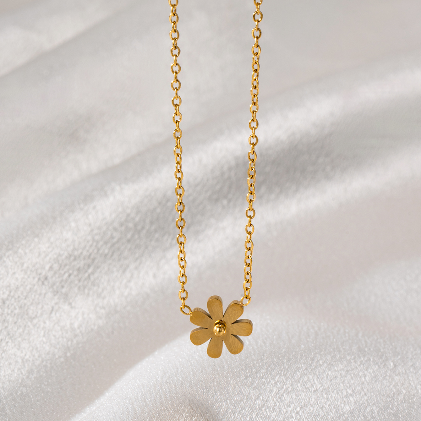 Stainless Steel 18K Gold Plated Simple Style Plating Daisy Pendant Necklace display picture 2