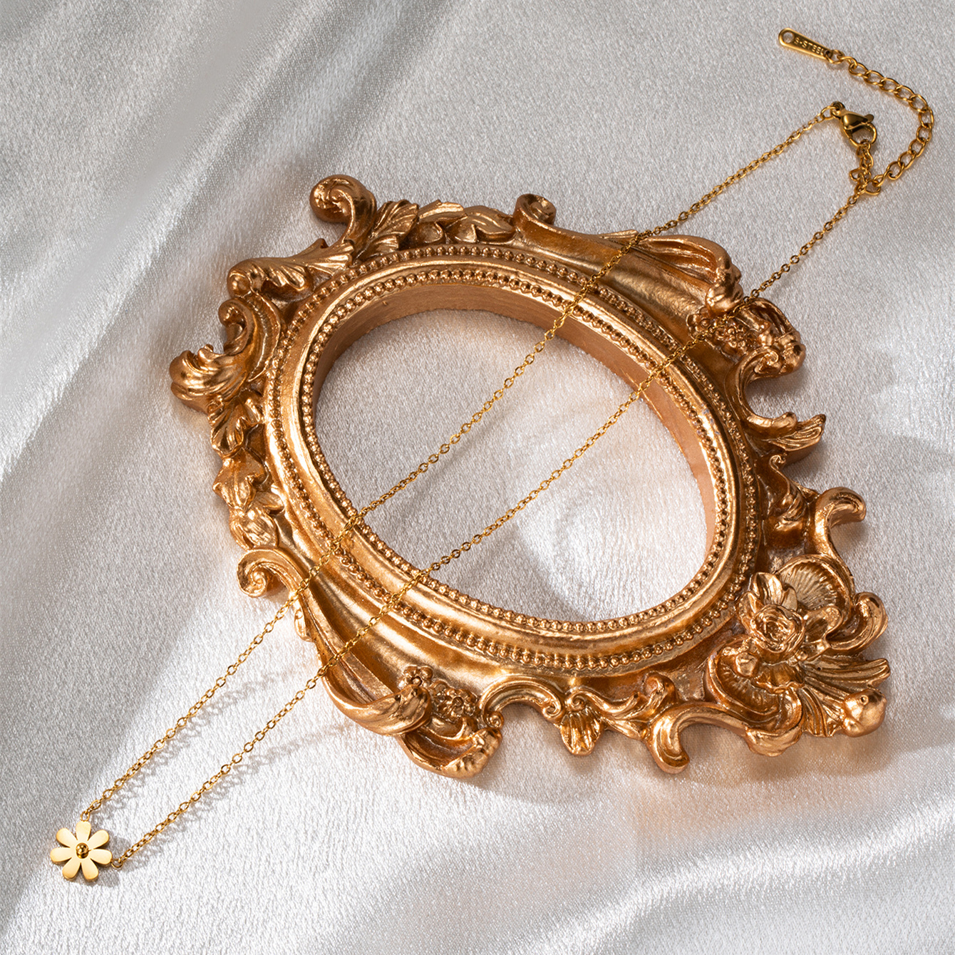 Rostfreier Stahl 18 Karat Vergoldet Einfacher Stil Überzug Gänseblümchen Halskette Mit Anhänger display picture 4
