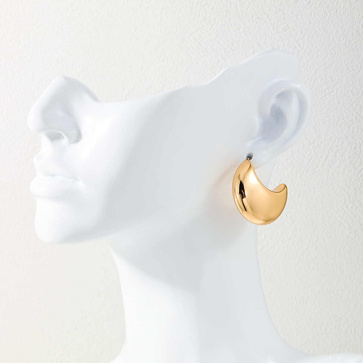 1 Pair Simple Style Solid Color Plating Plastic Gold Plated Ear Studs display picture 1