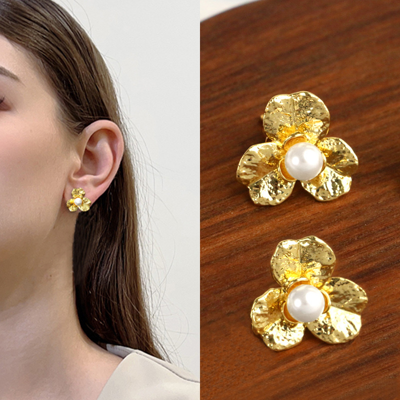 1 Pair Casual Basic Flower Plating Inlay Stainless Steel Artificial Pearls 14k Gold Plated Ear Studs display picture 1