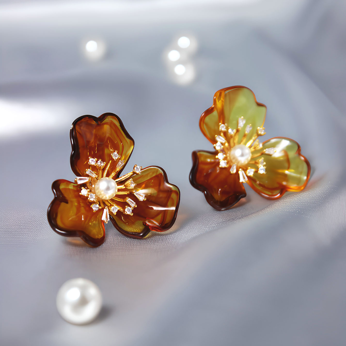 1 Pair Elegant Retro Flower Plating Inlay Imitation Pearl Resin Copper Zircon 18k Gold Plated Ear Studs display picture 5