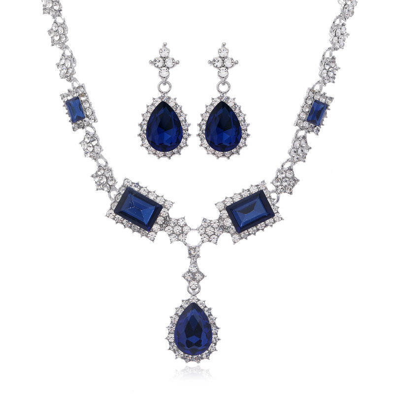 Elegante Lujoso Geométrico Aleación Embutido Diamantes De Imitación Chapado En Oro Plateado Mujeres Aretes Collar display picture 6