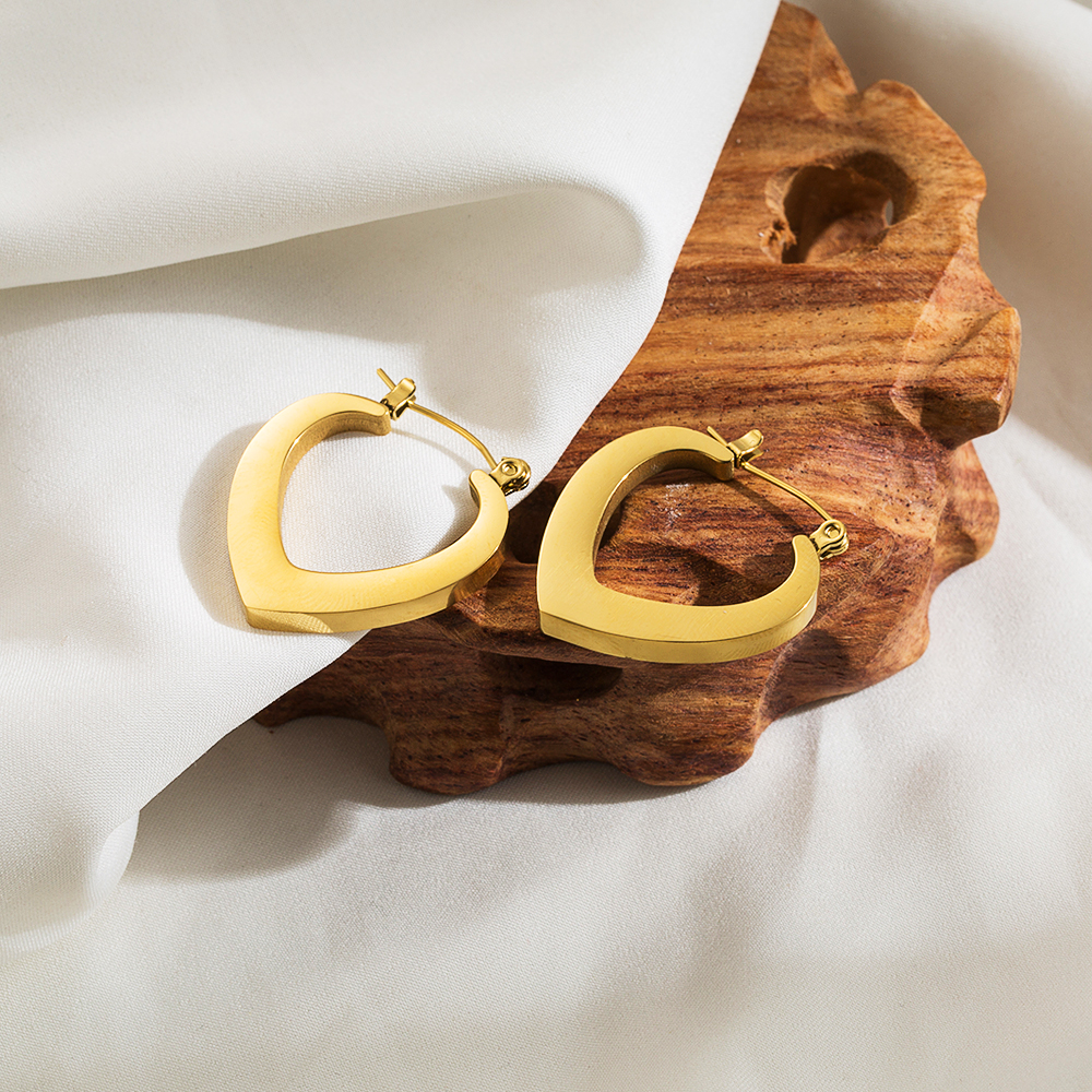 1 Pair Basic Simple Style Heart Shape Plating Stainless Steel 18k Gold Plated Hoop Earrings display picture 1