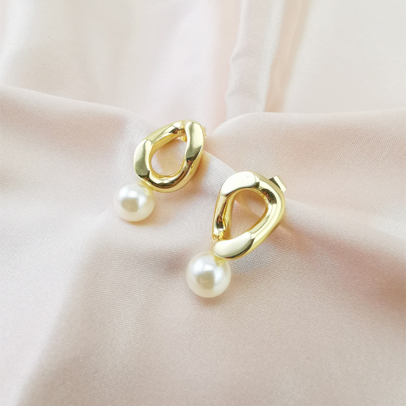 1 Pair Simple Style Geometric Polishing Plating Copper Alloy Pearl Gold Plated Drop Earrings display picture 4