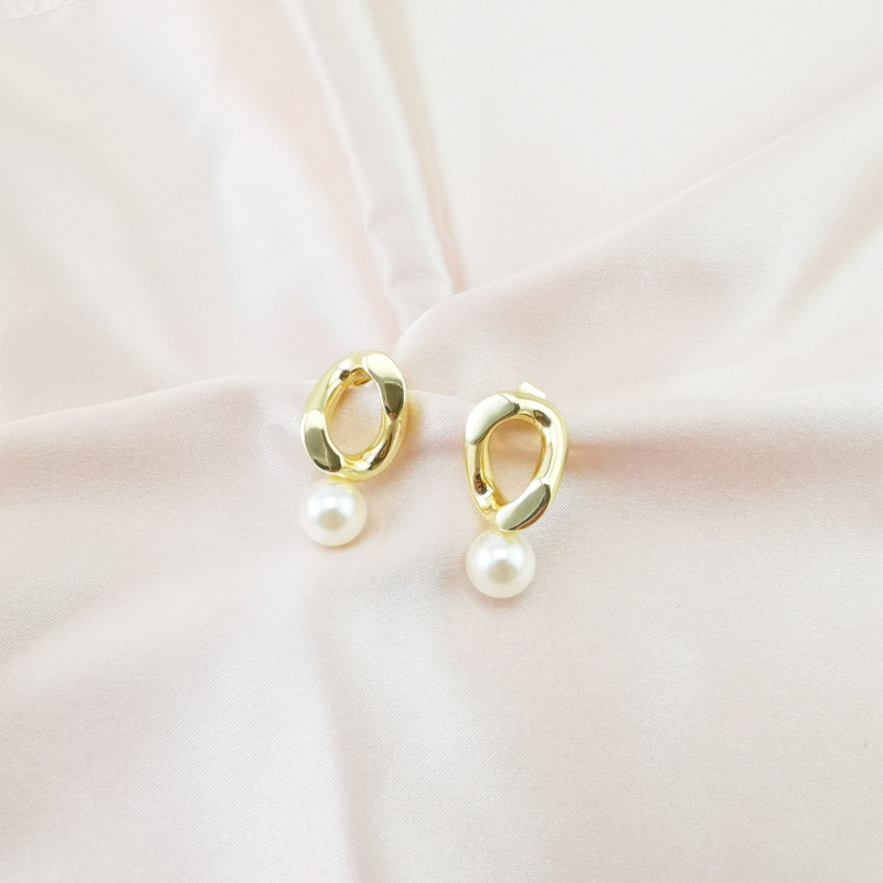 1 Pair Simple Style Geometric Polishing Plating Copper Alloy Pearl Gold Plated Drop Earrings display picture 1