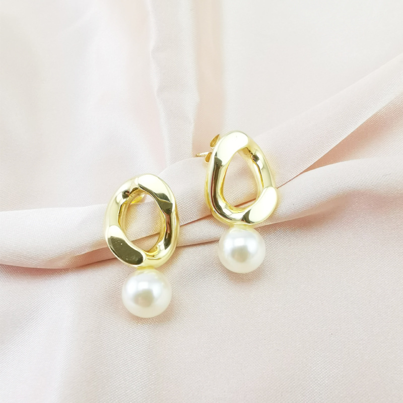 1 Pair Simple Style Geometric Polishing Plating Copper Alloy Pearl Gold Plated Drop Earrings display picture 3