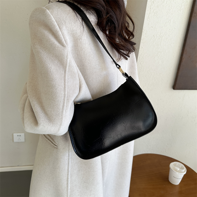 Women's Pu Leather Solid Color Classic Style Square Zipper Shoulder Bag display picture 5