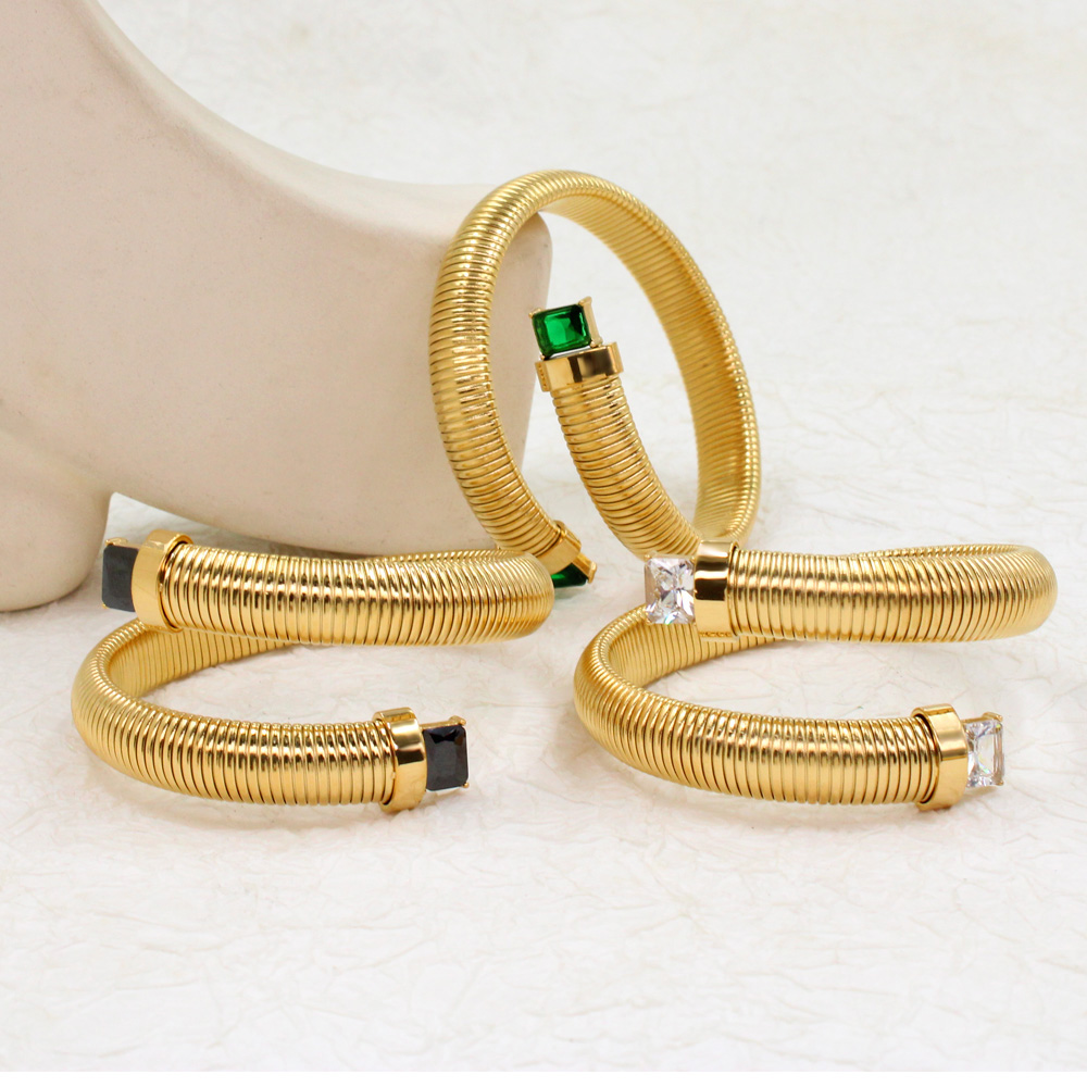 Retro Geometric 304 Stainless Steel 18K Gold Plated Zircon Bangle In Bulk display picture 5