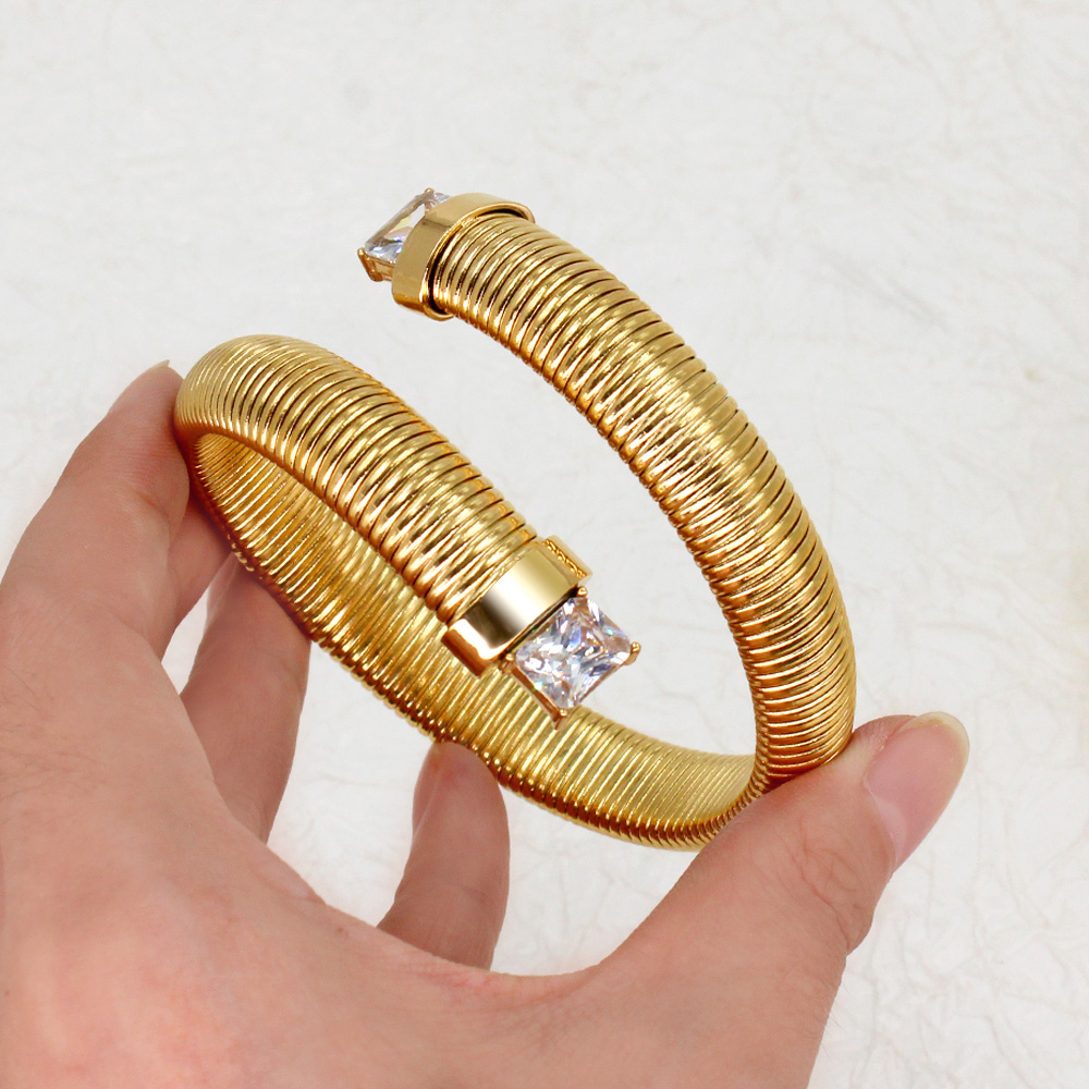 Retro Geometric 304 Stainless Steel 18K Gold Plated Zircon Bangle In Bulk display picture 8