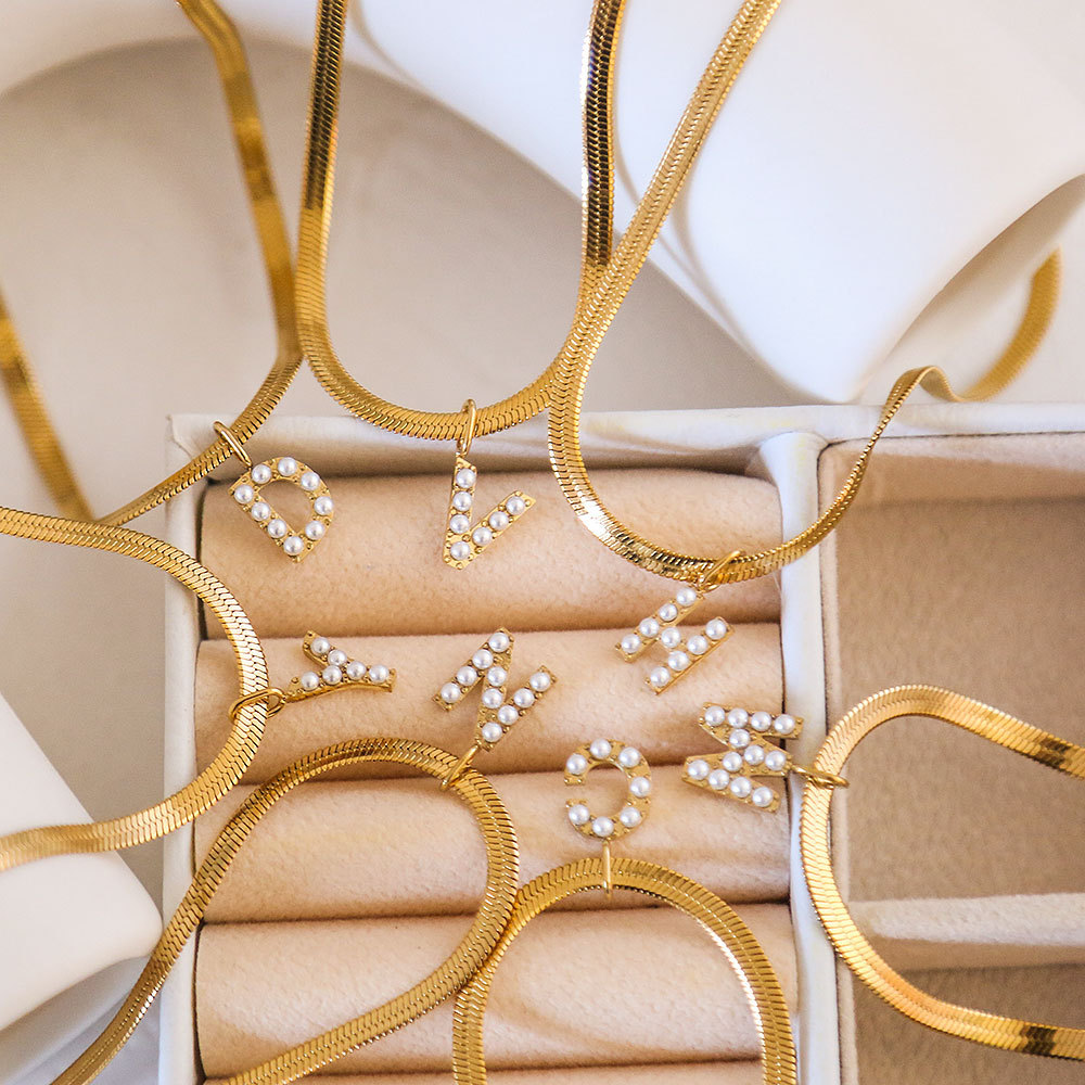 Elegant Retro Brief Titan Stahl Überzug Inlay Künstliche Perlen Halskette Mit Anhänger display picture 7