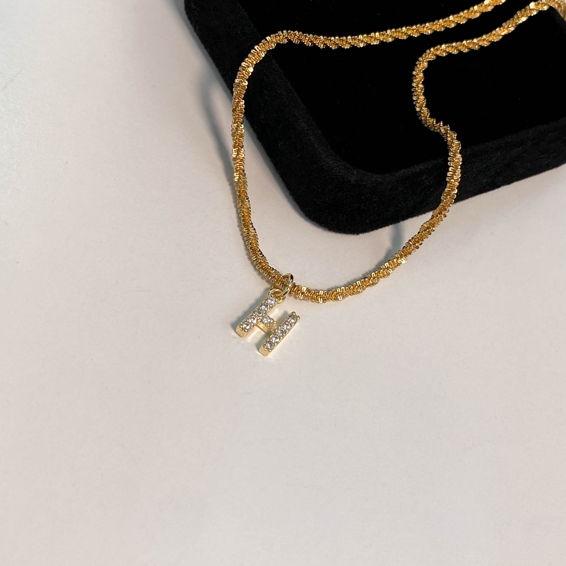 Einfacher Stil Brief Titan Stahl Inlay Zirkon Halskette Mit Anhänger display picture 27