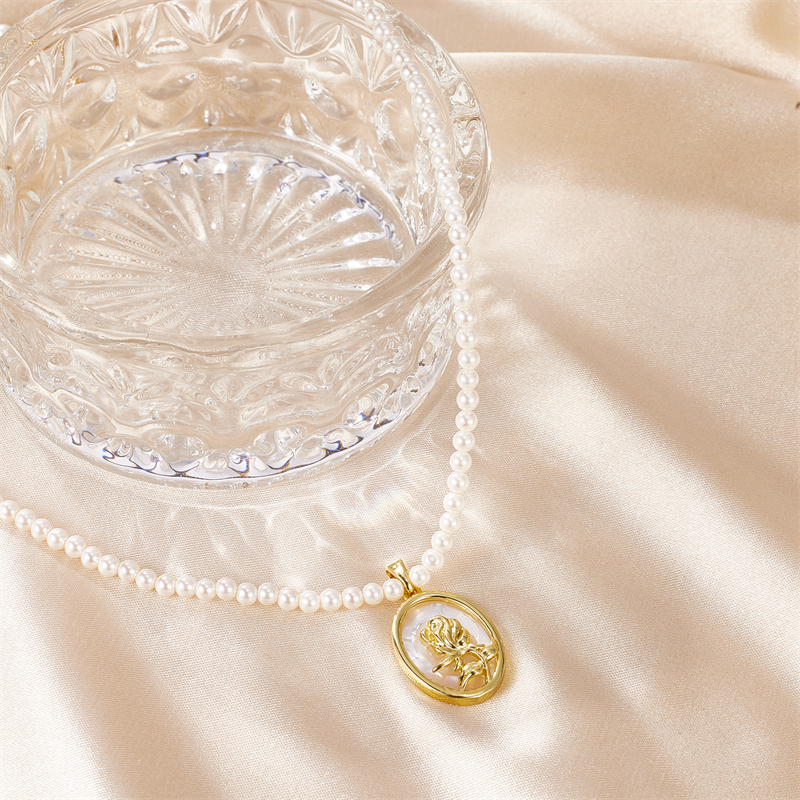 Vintage-stil Blume Rostfreier Stahl Imitationsperle Perlen Überzug 18 Karat Vergoldet Halskette Mit Anhänger display picture 4