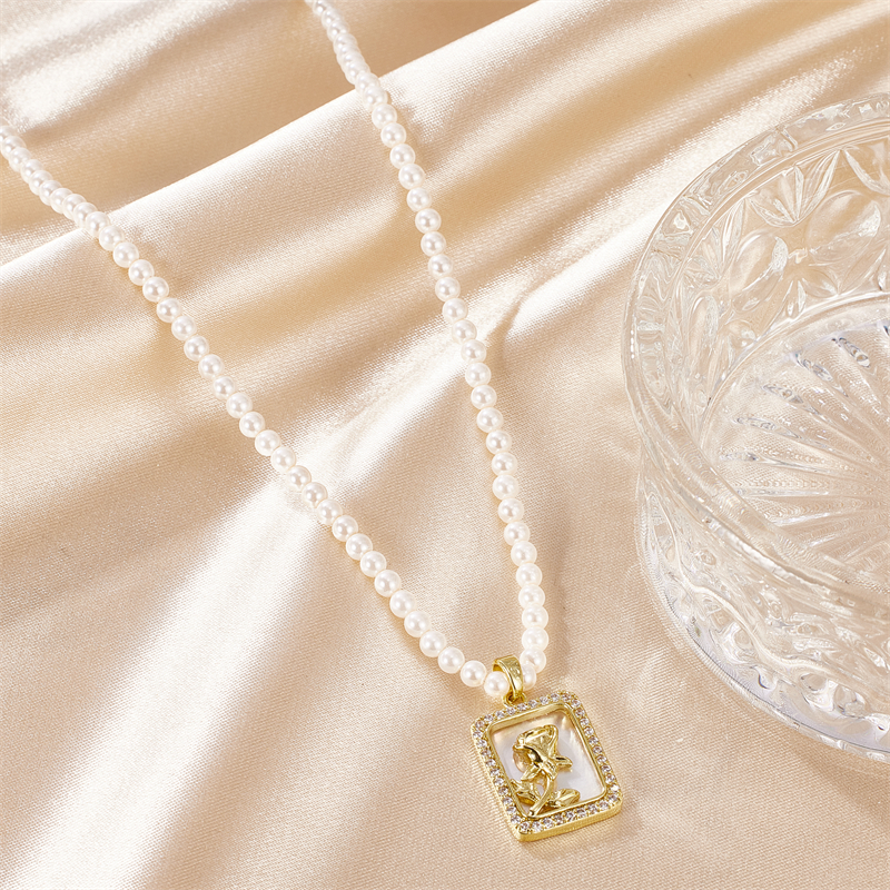 Vintage-stil Blume Rostfreier Stahl Imitationsperle Perlen Überzug 18 Karat Vergoldet Halskette Mit Anhänger display picture 8