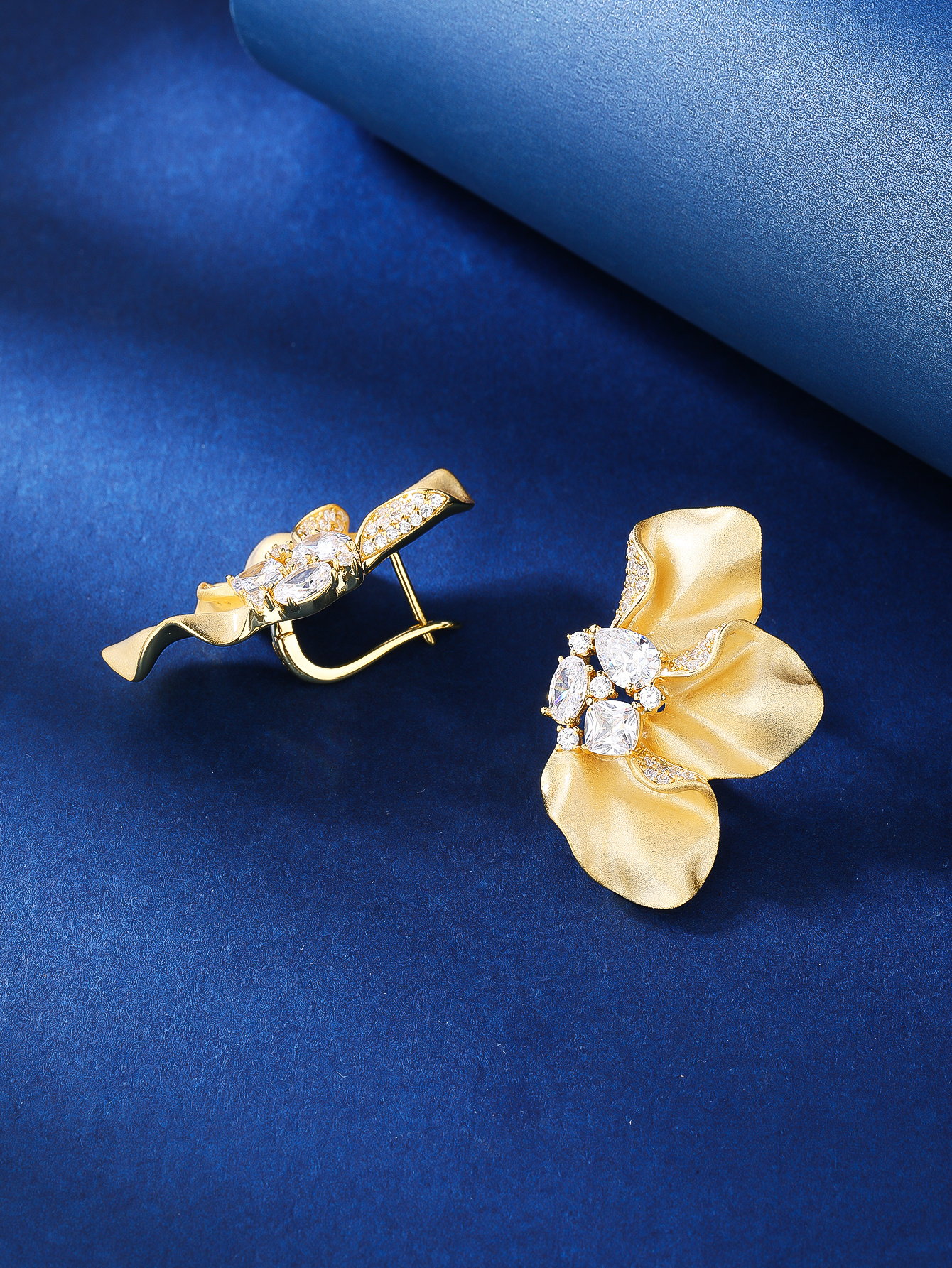 1 Pair Elegant Petal Plating Inlay Copper Zircon 18k Gold Plated Ear Studs display picture 3