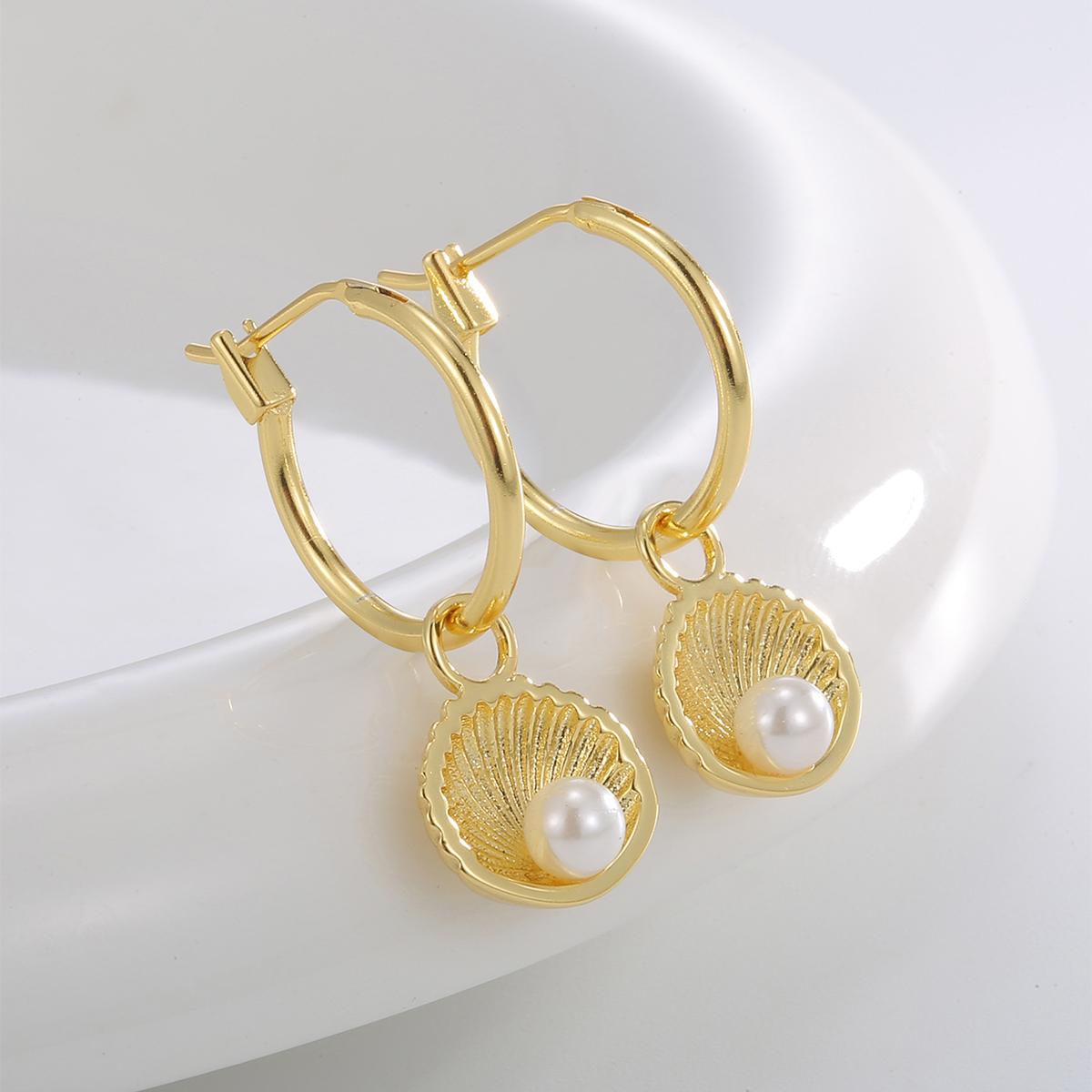 1 Paire Style Ig Style Britannique Star Lune Clé Placage Incruster Le Cuivre Perle Perles Zircon Plaqué Or 18k Boucles D'oreilles display picture 12