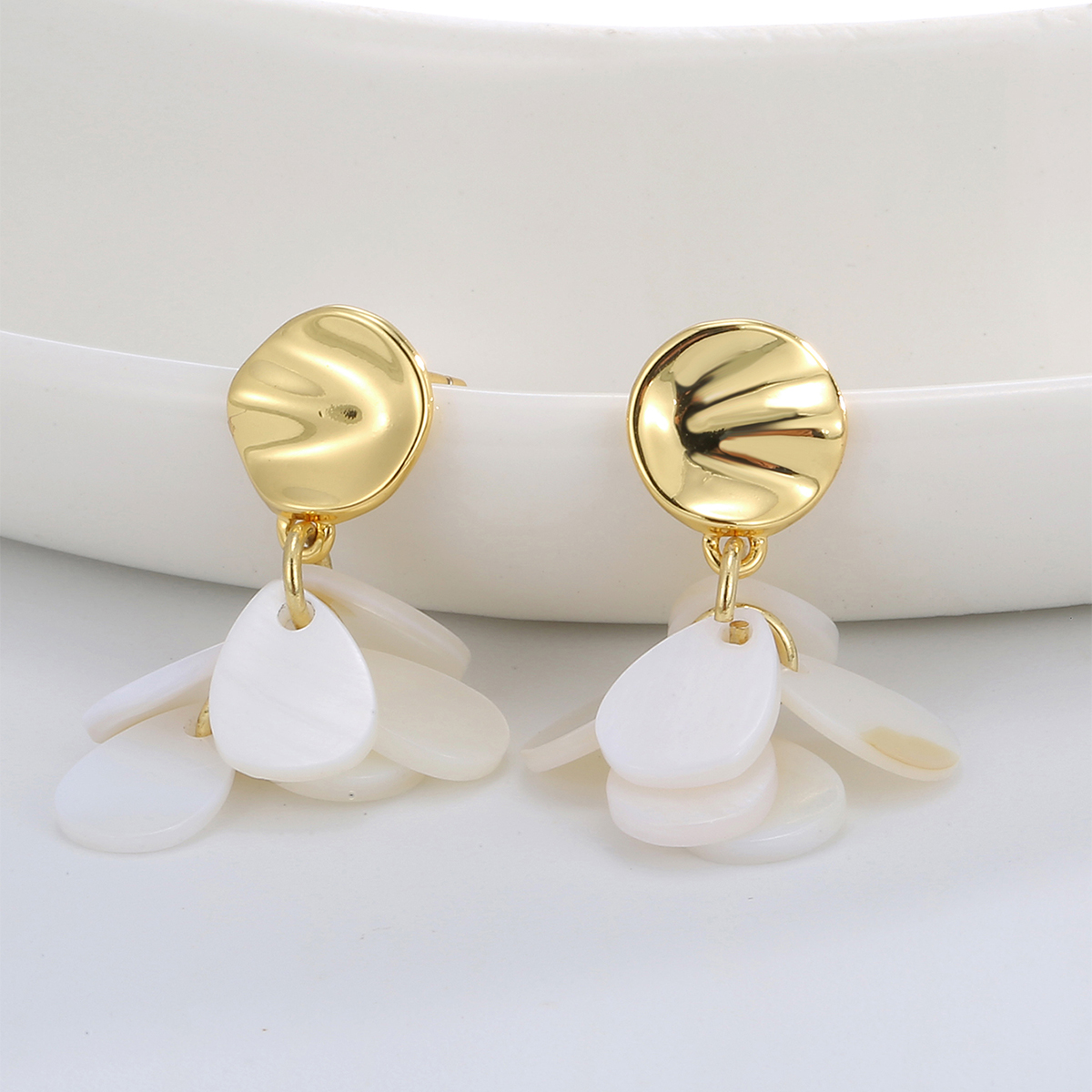 1 Pair Baroque Style Sweet Oval Water Droplets Plating Inlay Copper Shell 18k Gold Plated Ear Hook display picture 4