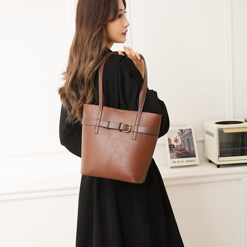 Women's Pu Leather Solid Color Vintage Style Classic Style Streetwear Square Zipper Tote Bag display picture 12