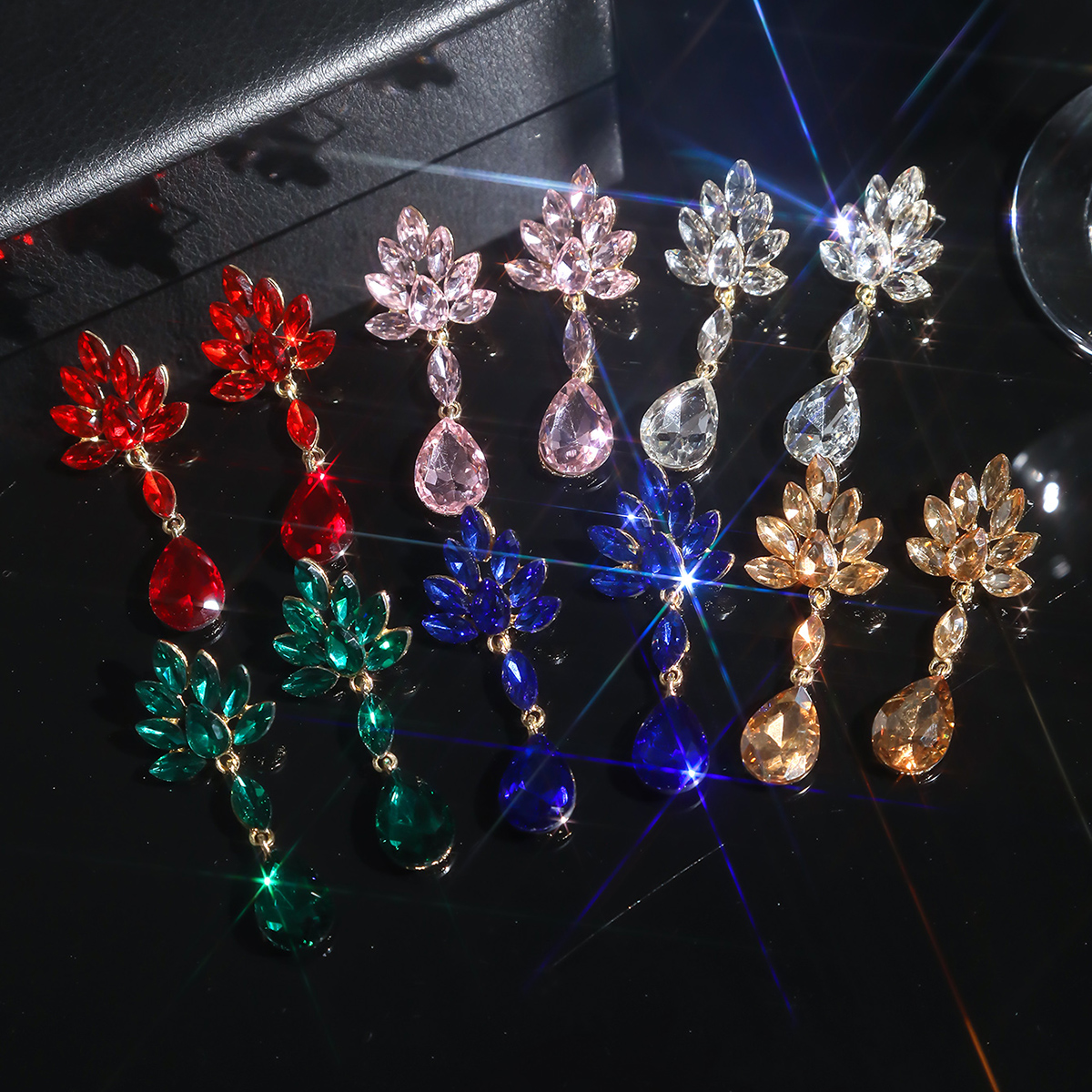 1 Pair Elegant Shiny Water Droplets Inlay Alloy Rhinestones Zircon Drop Earrings display picture 1