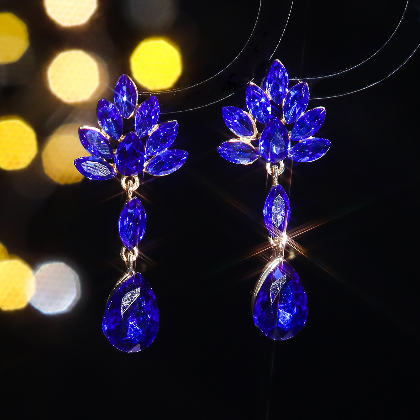 1 Pair Elegant Shiny Water Droplets Inlay Alloy Rhinestones Zircon Drop Earrings display picture 2