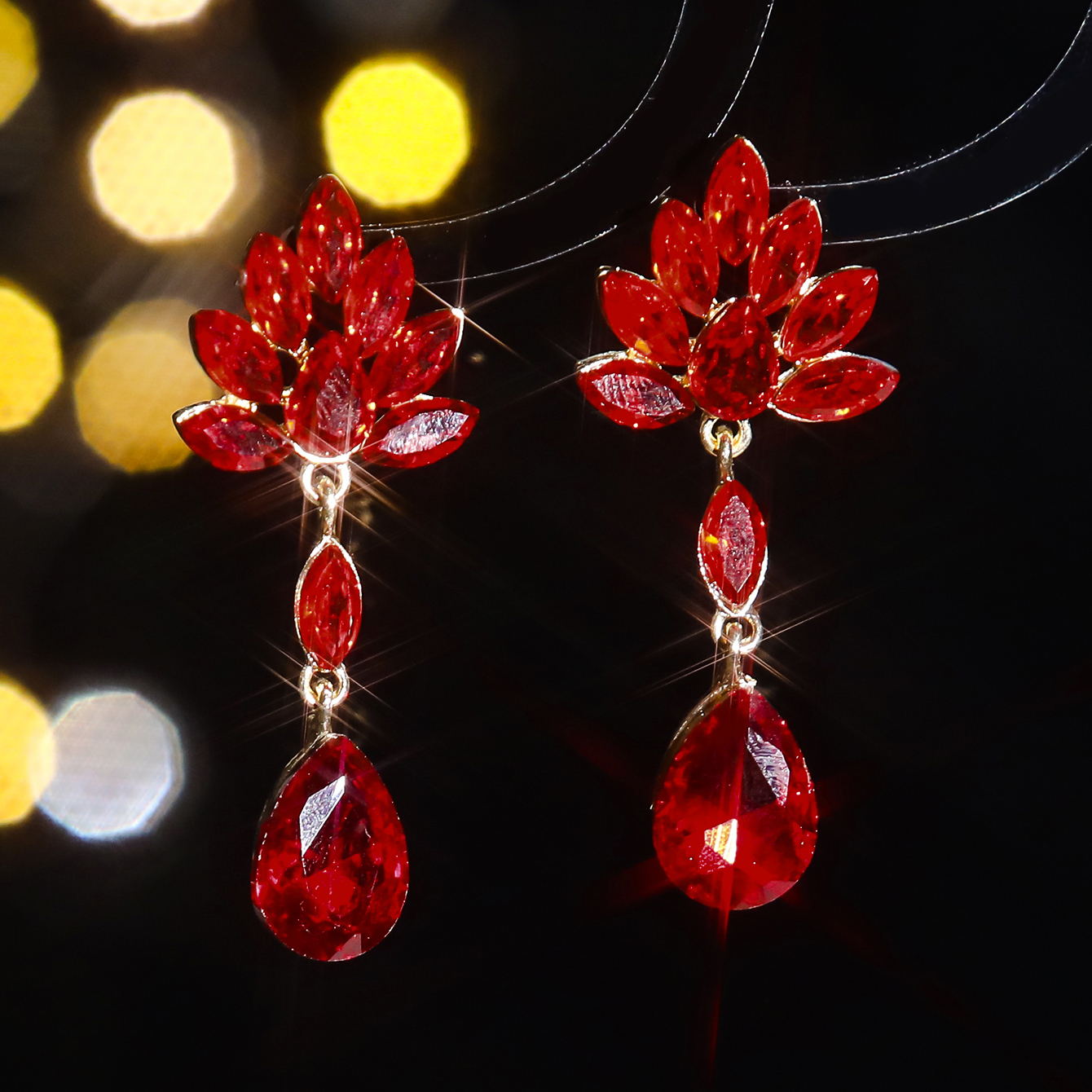 1 Pair Elegant Shiny Water Droplets Inlay Alloy Rhinestones Zircon Drop Earrings display picture 6
