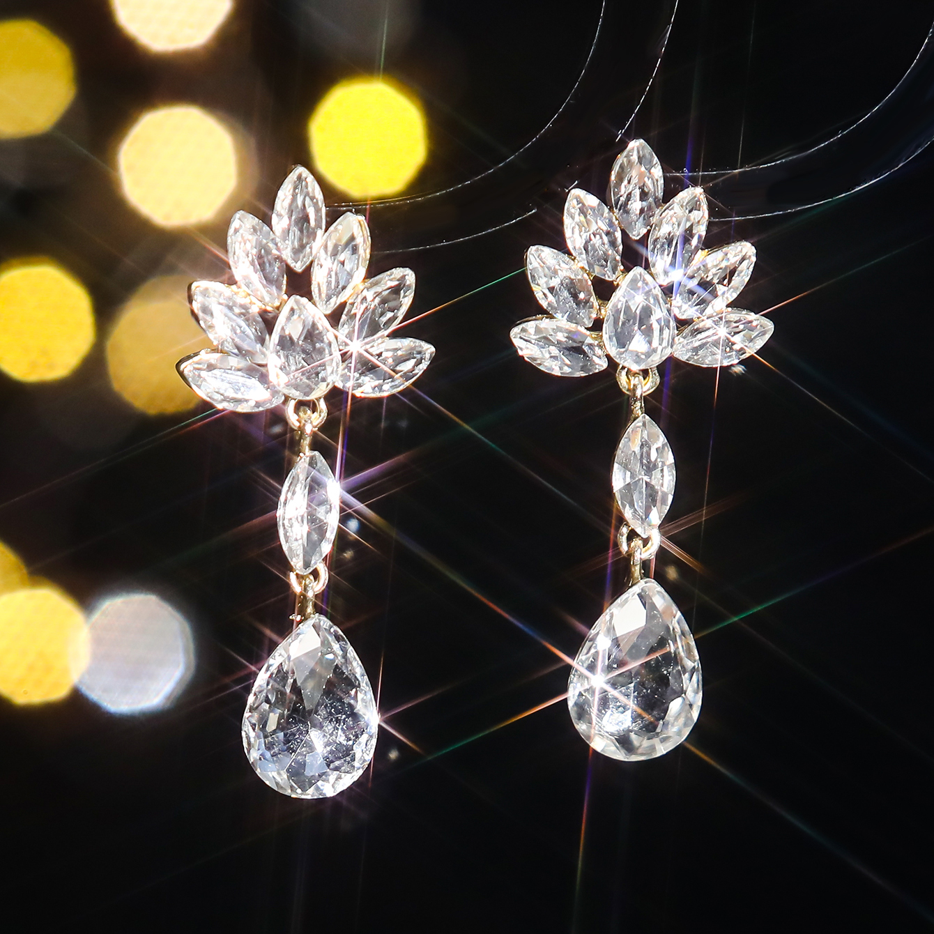 1 Pair Elegant Shiny Water Droplets Inlay Alloy Rhinestones Zircon Drop Earrings display picture 7