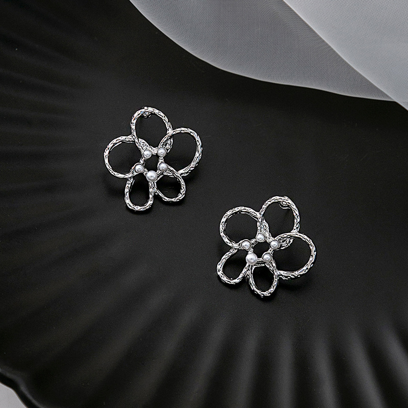1 Pair Vintage Style Sweet Simple Style Flower Plating Alloy Gold Plated Silver Plated Ear Studs display picture 3