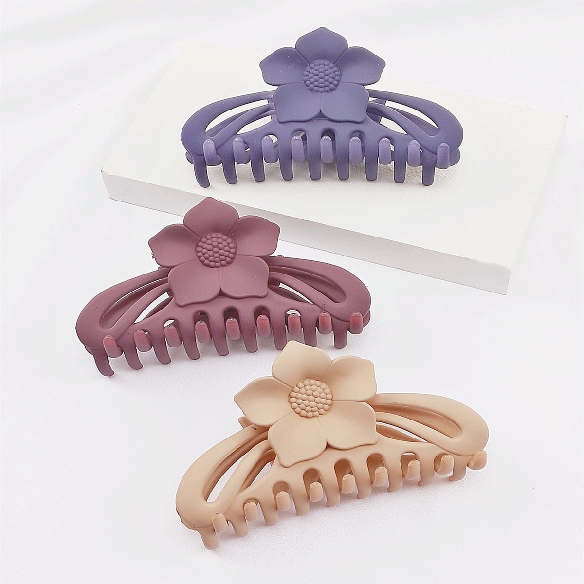 Women's Simple Style Flower Plastic Hair Claws display picture 2