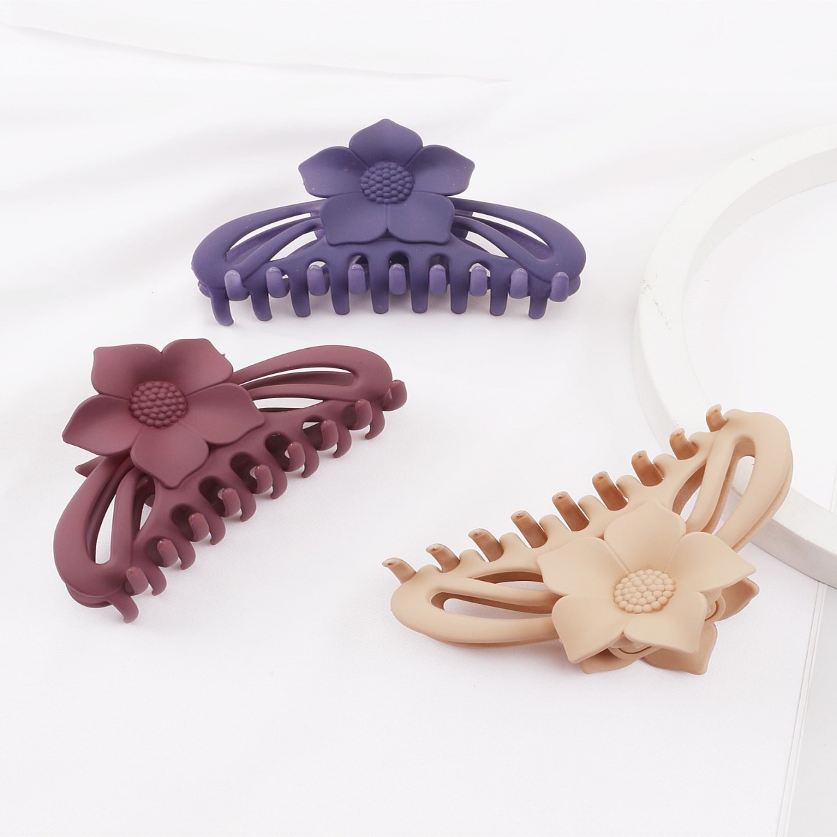 Women's Simple Style Flower Plastic Hair Claws display picture 4