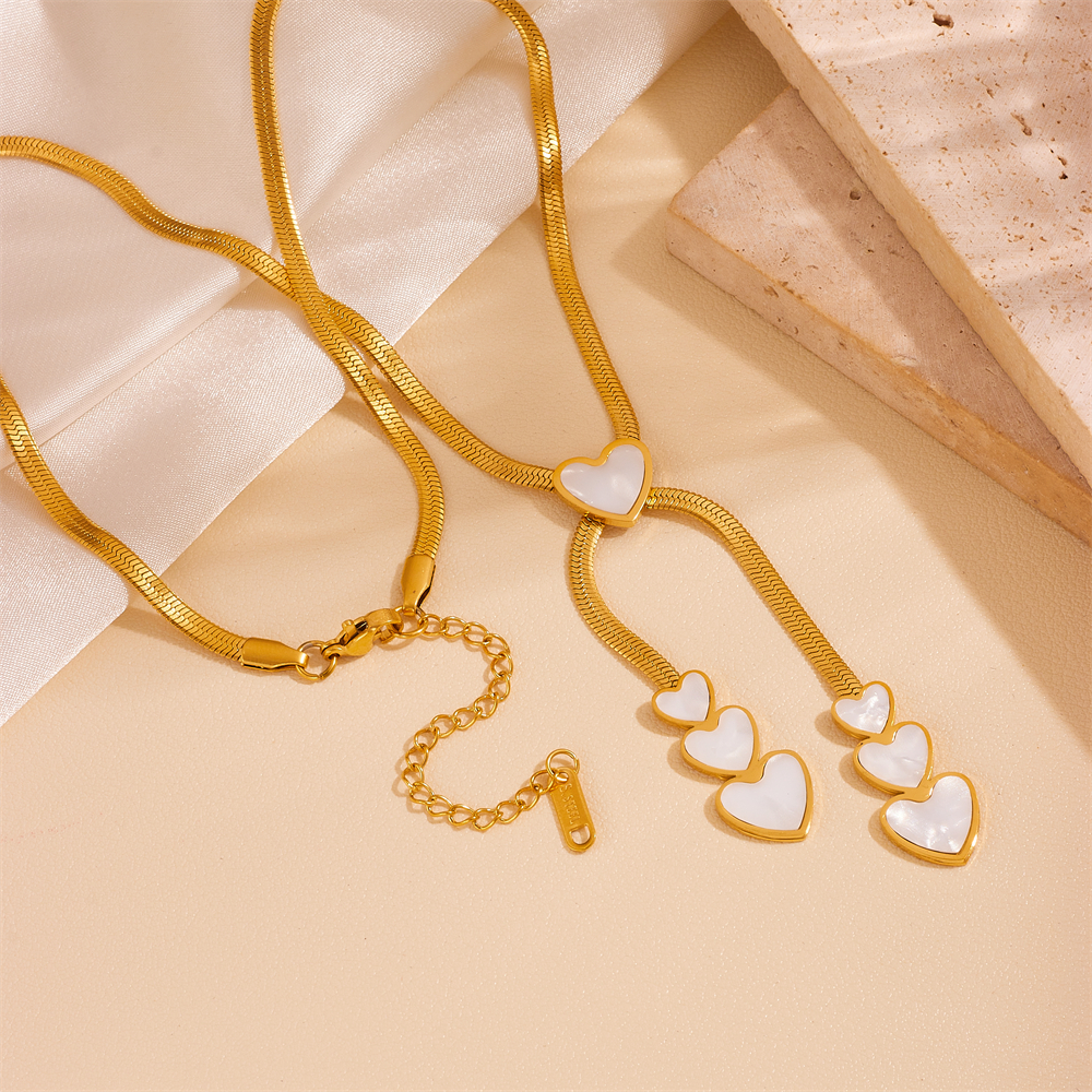 Acero Titanio Chapados en oro de 18k Elegante Enchapado Forma De Corazón Color Sólido Acrílico Collar Colgante display picture 4