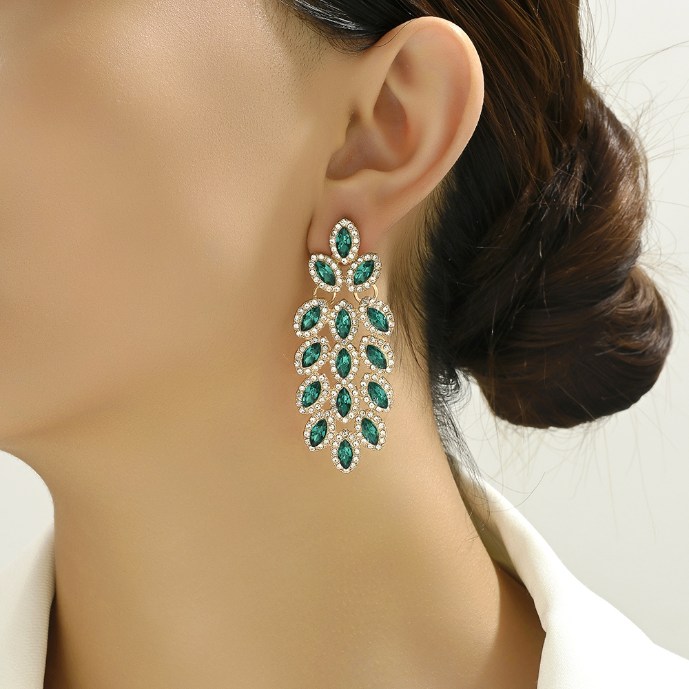 1 Pair Elegant Maple Leaf Plating Hollow Out Inlay Zinc Alloy Rhinestones Drop Earrings display picture 5