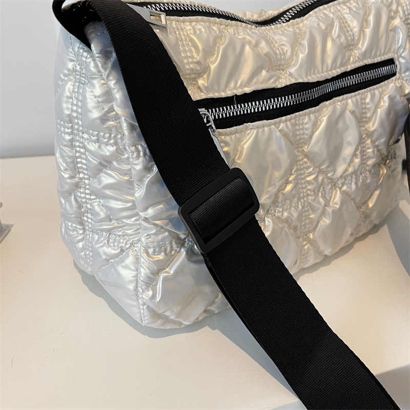 Women's Pearlescent Cotton Solid Color Elegant Sewing Thread Square Zipper Shoulder Bag display picture 7
