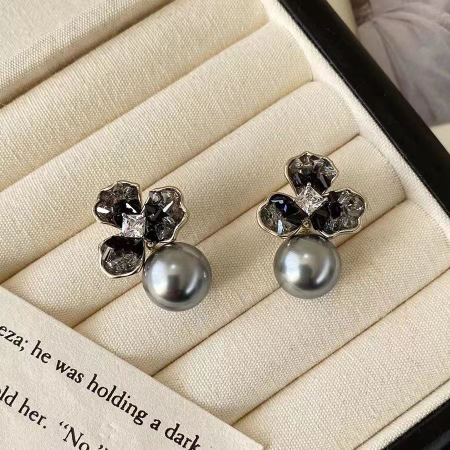 1 Pair Casual Simple Style Flower Plating Inlay Alloy Rhinestone Zircon Silver Plated Drop Earrings display picture 4