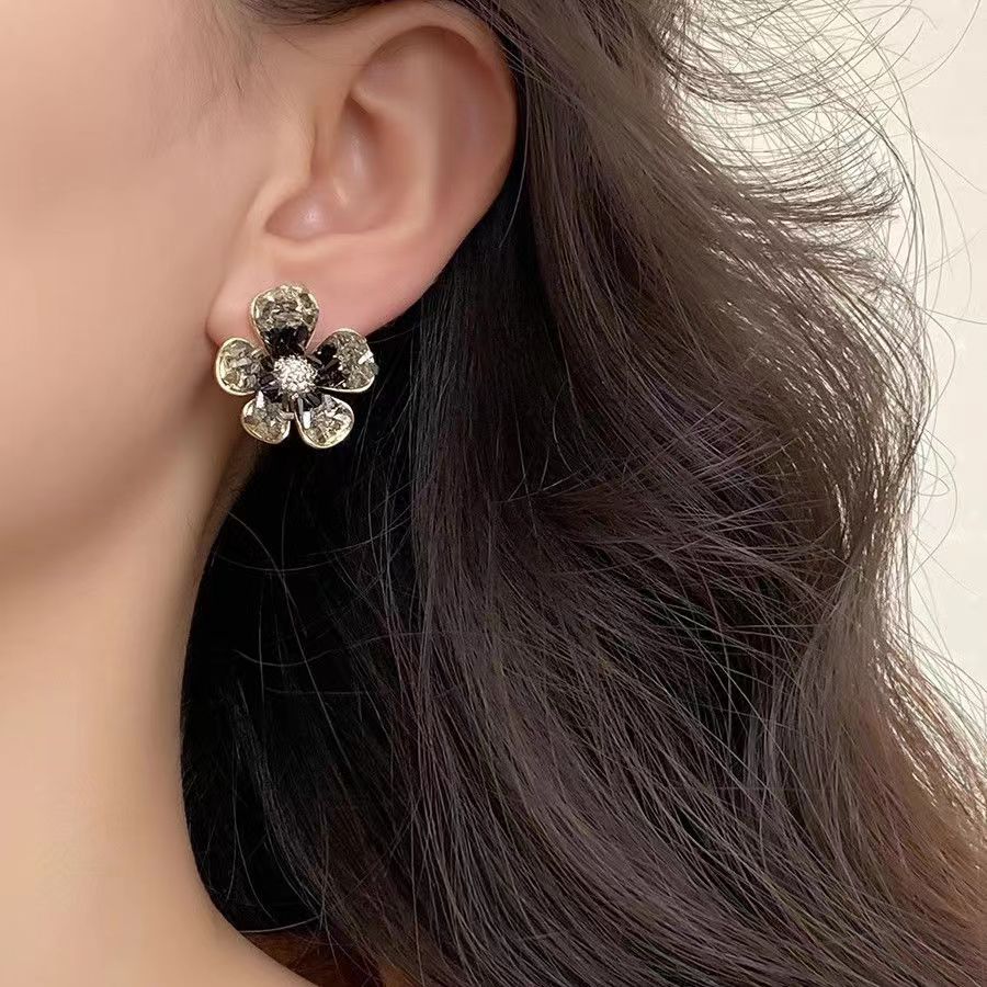 1 Pair Simple Style Shiny Flower Asymmetrical Flowers Alloy Artificial Crystal Rhinestones Ear Studs display picture 2