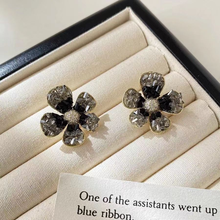 1 Pair Simple Style Shiny Flower Asymmetrical Flowers Alloy Artificial Crystal Rhinestones Ear Studs display picture 3