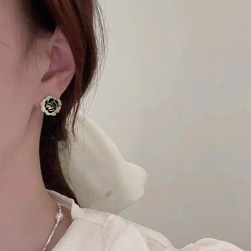 1 Pair Elegant Flower Enamel Plating Alloy Gold Plated Silver Plated Ear Studs display picture 4