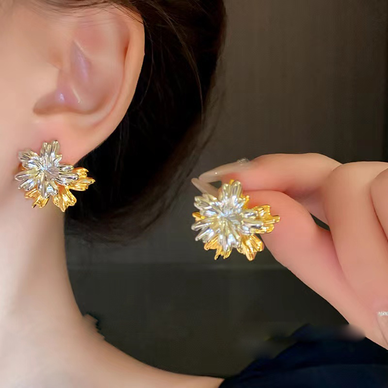 1 Pair Elegant Flower Alloy Gold Plated Silver Plated Ear Studs display picture 4