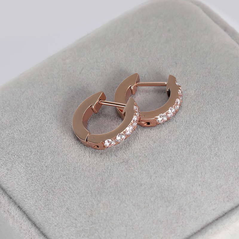 1 Pair Simple Style Geometric Polishing Inlay Carving Stainless Steel Zircon 14K Gold Plated Rose Gold Plated Hoop Earrings display picture 6