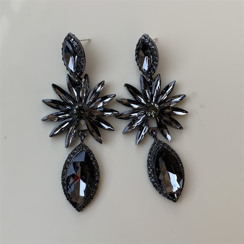 1 Pair Ig Style Elegant Classic Style Leaves Inlay Alloy Rhinestones Silver Plated Drop Earrings display picture 10