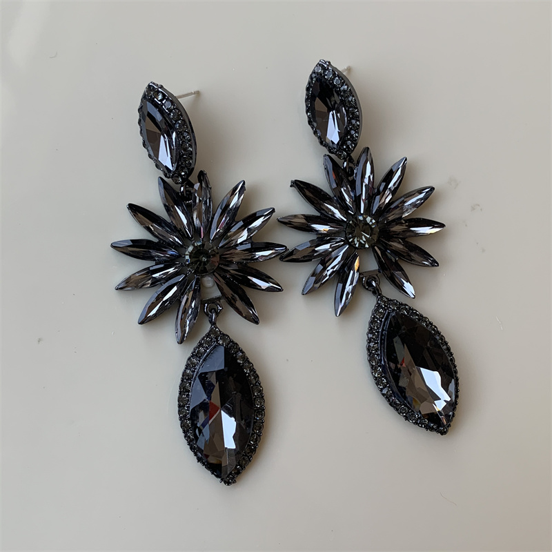 1 Pair Ig Style Elegant Classic Style Leaves Inlay Alloy Rhinestones Silver Plated Drop Earrings display picture 11