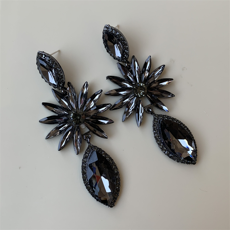 1 Pair Ig Style Elegant Classic Style Leaves Inlay Alloy Rhinestones Silver Plated Drop Earrings display picture 12