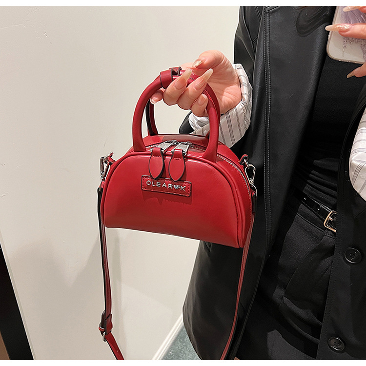 Women's Pu Leather Solid Color Vintage Style Dumpling Shape Zipper Handbag display picture 3