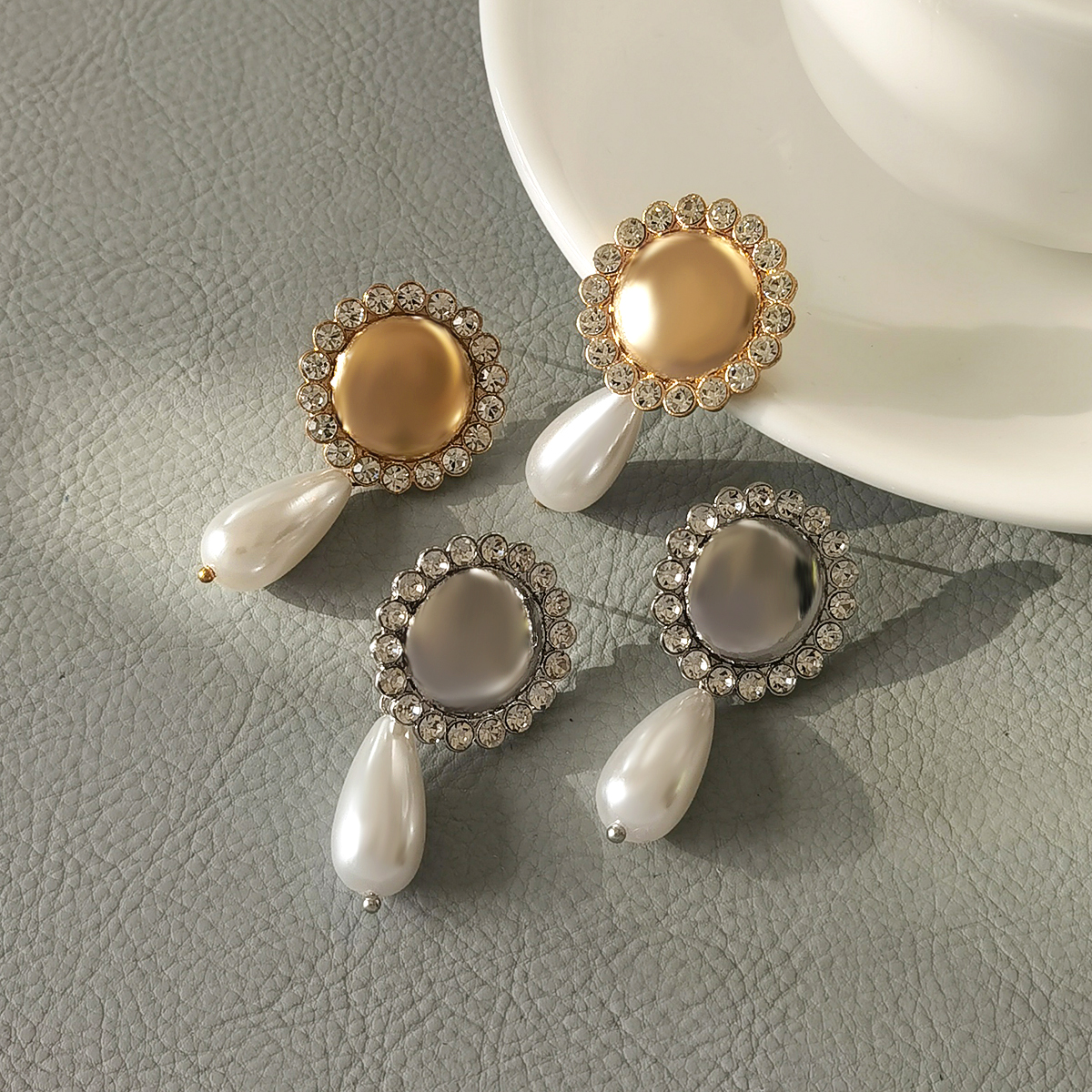 1 Pair Elegant Water Droplets Plating Inlay Alloy Artificial Pearls Rhinestones Drop Earrings display picture 5