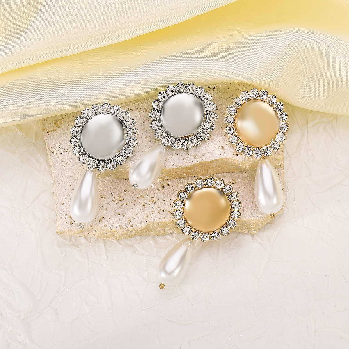 1 Pair Elegant Water Droplets Plating Inlay Alloy Artificial Pearls Rhinestones Drop Earrings display picture 6