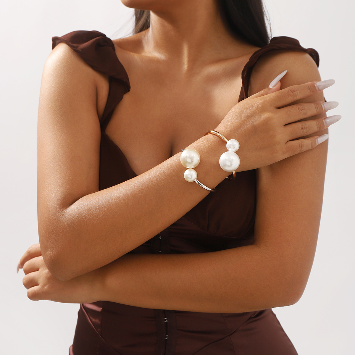 Moderner Stil Einfacher Stil Runden Legierung Inlay Künstliche Perlen Frau Armreif display picture 3
