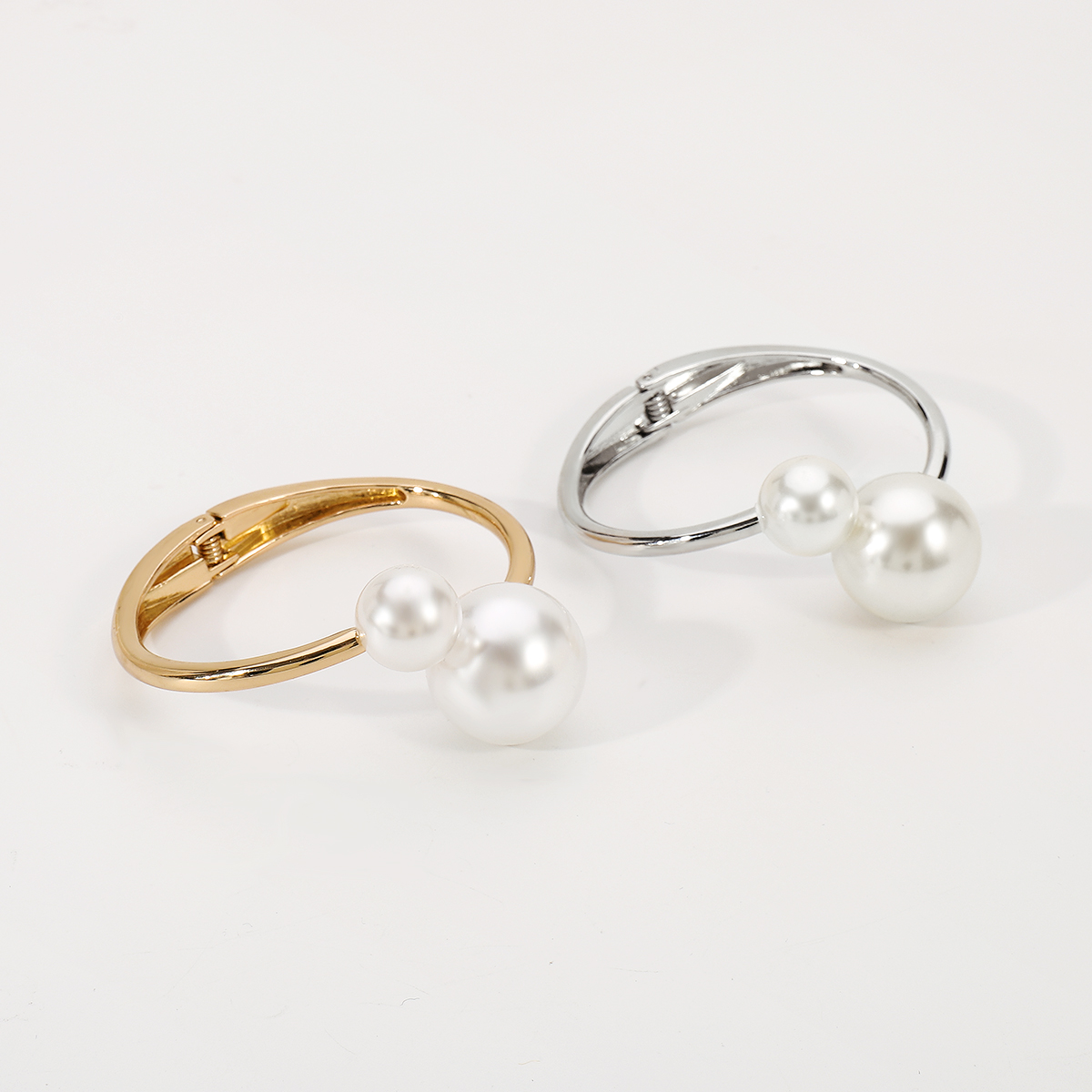 Moderner Stil Einfacher Stil Runden Legierung Inlay Künstliche Perlen Frau Armreif display picture 6