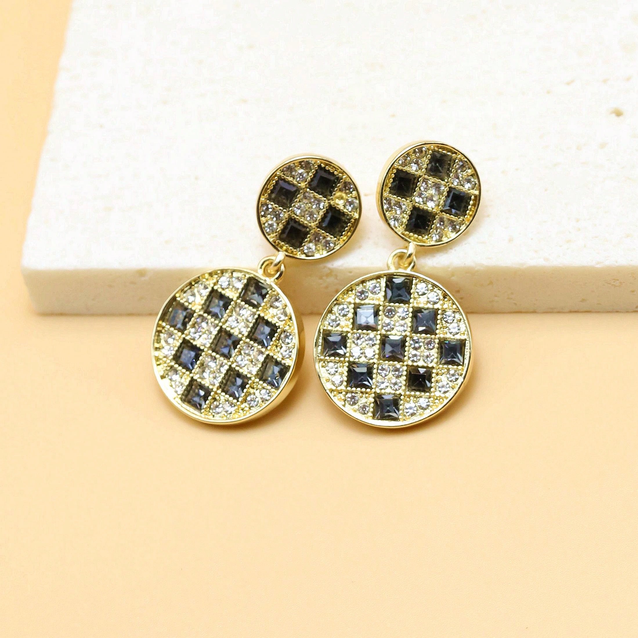 1 Pair Casual French Style Geometric Inlay Alloy Rhinestones Gold Plated Drop Earrings display picture 4