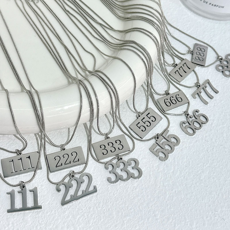 Einfacher Stil Brief Rostfreier Stahl Aushöhlen Halskette Mit Anhänger display picture 4